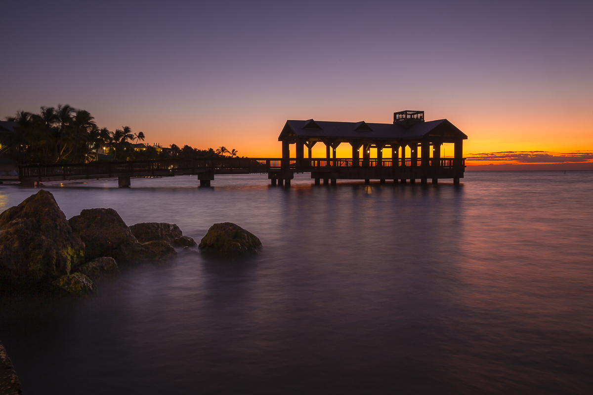 vista de muelle al amanecer